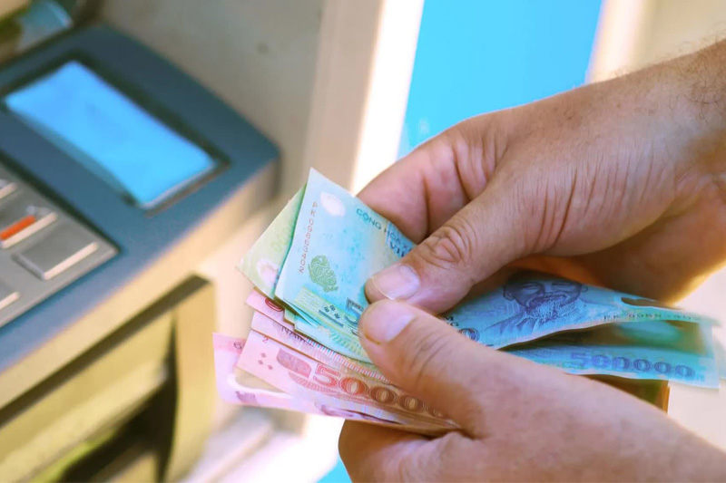 Vay tiêu dùng cá nhân và vay thấu chi