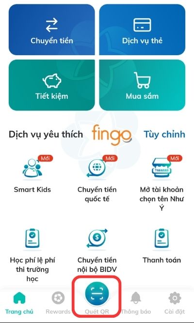 Đăng nhập vào ứng dụng SmartBanking BIDV. Tại màn hình chính, chọn "Quét QR".