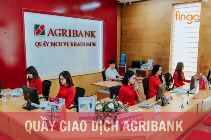 Đến quầy giao dịch để được nhân viên hỗ trợ kiểm tra số tài khoản Agribank