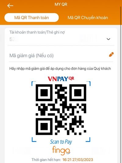 Chọn mã QR thanh toán và đưa mã cho thu ngân quét tiến hành thanh toán