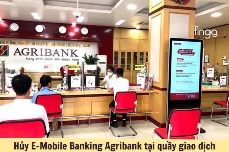 Đến quầy giao dịch Agribank để đăng ký hủy dịch vụ E-Mobile Banking
