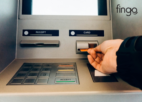 Nạp tiền tại cây ATM