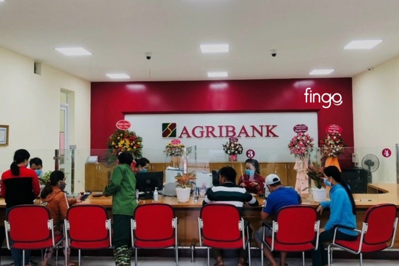 Tới địa điểm giao dịch gần nhất để làm thẻ tín dụng quốc tế Agribank Visa Gold 