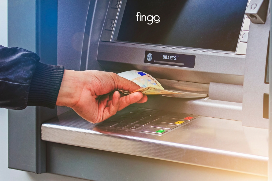 Cách rút tiền ATM Techcombank không cần thẻ chi tiết nhất