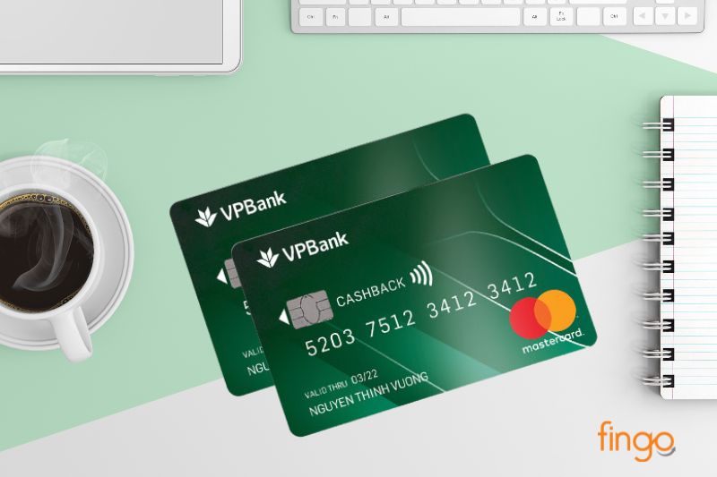 Thẻ tín dụng VPBank Titanium Cashback với màu xanh ngọc lục bảo sang trọng