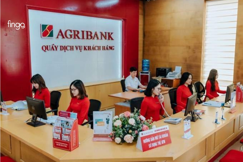 Đến trực tiếp ngân hàng Agribank để được hỗ trợ mở thẻ