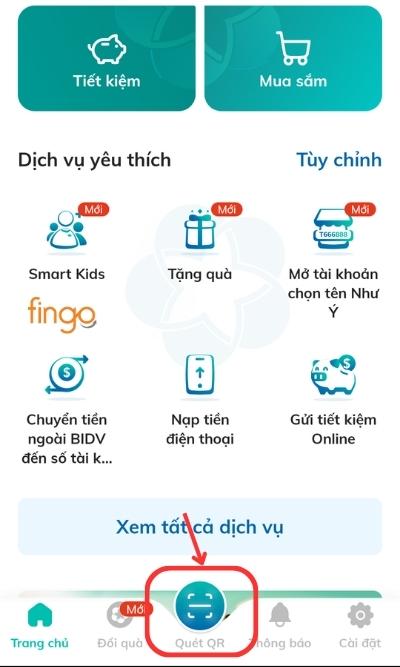 Tại màn hình hiển thị, chọn Quét QR.