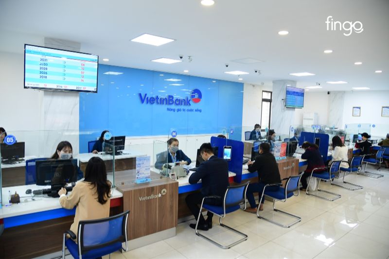 Có thể ra quầy giao dịch ngân hàng để kiểm tra số dư tài khoản Vietinbank của bạn