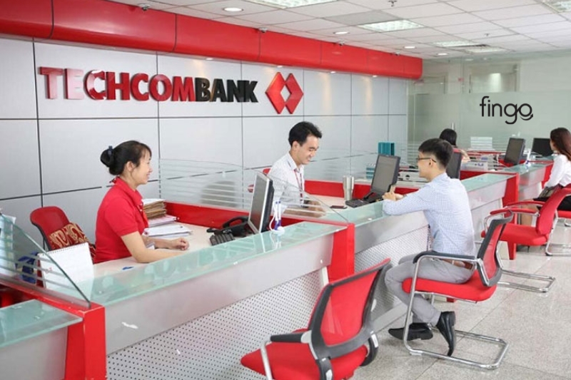Đến quầy giao dịch Techcombank để mở lại thẻ Techcombank
