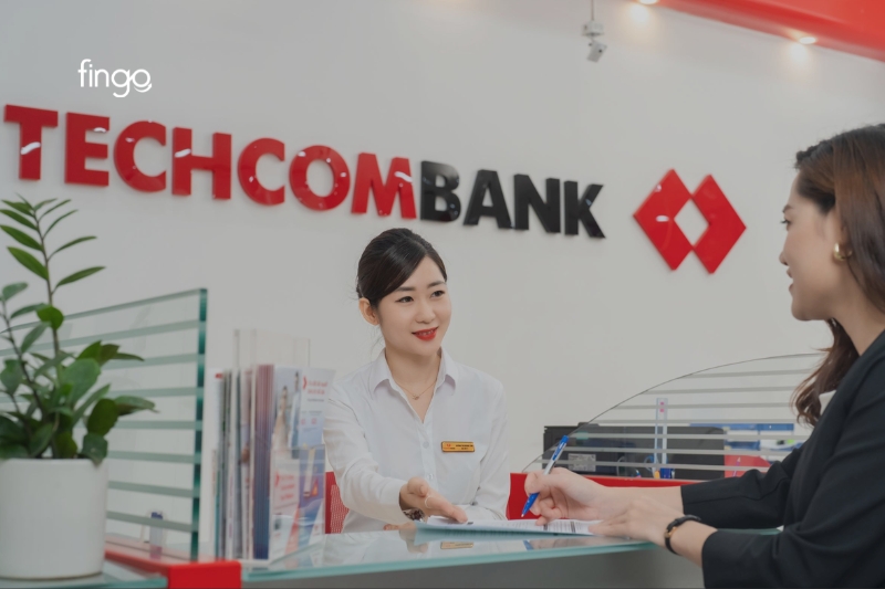Chuyển đổi thẻ chip Techcombank tại quầy giao dịch