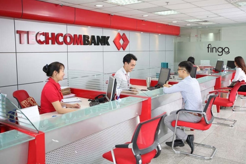 Đến trực tiếp quầy giao dịch đăng ký làm thẻ