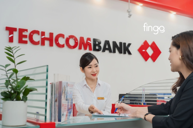 Đến quầy giao dịch để giao dịch bằng mã Swift Code