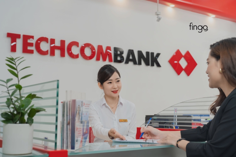 Gửi tiết kiệm phát lộc Techcombank tại quầy giao dịch
