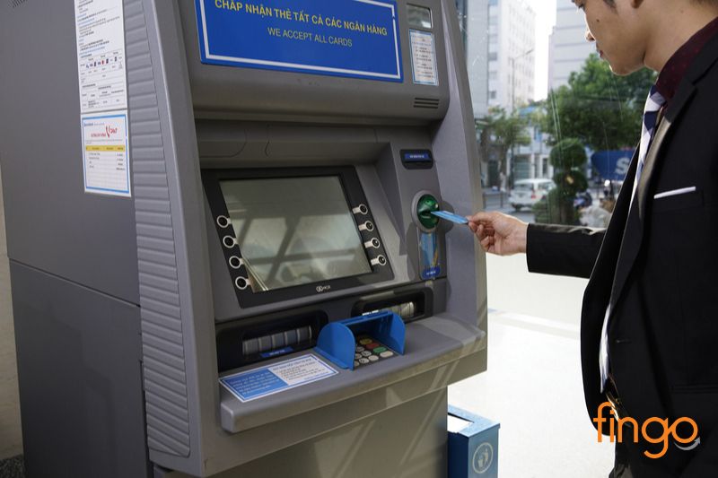 Kích hoạt thẻ Sacombank bằng cây ATM Sacombank