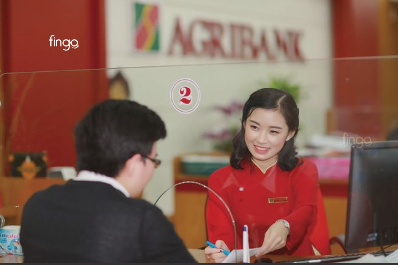 Đến quầy giao dịch Agribank để mở khóa 