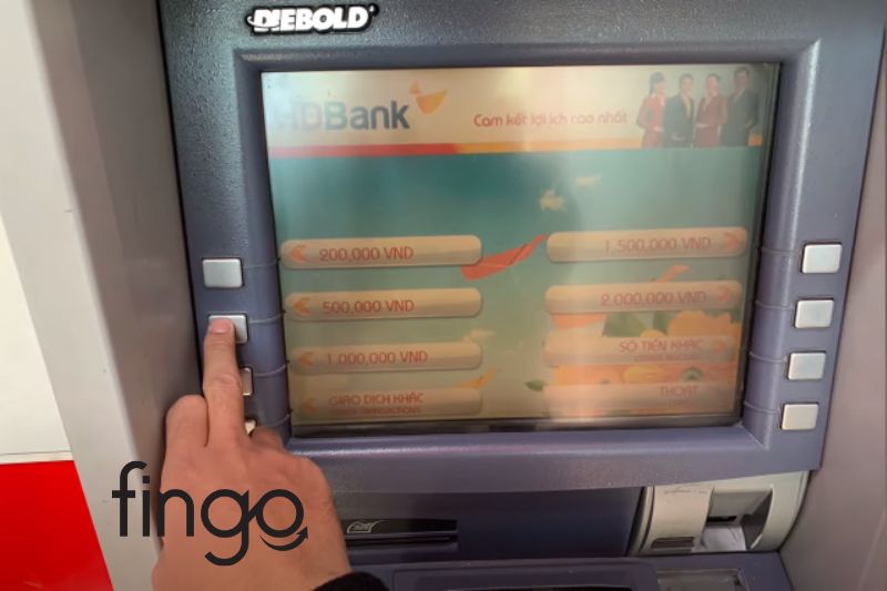 Trên màn hình xuất hiện các mức số tiền quy định