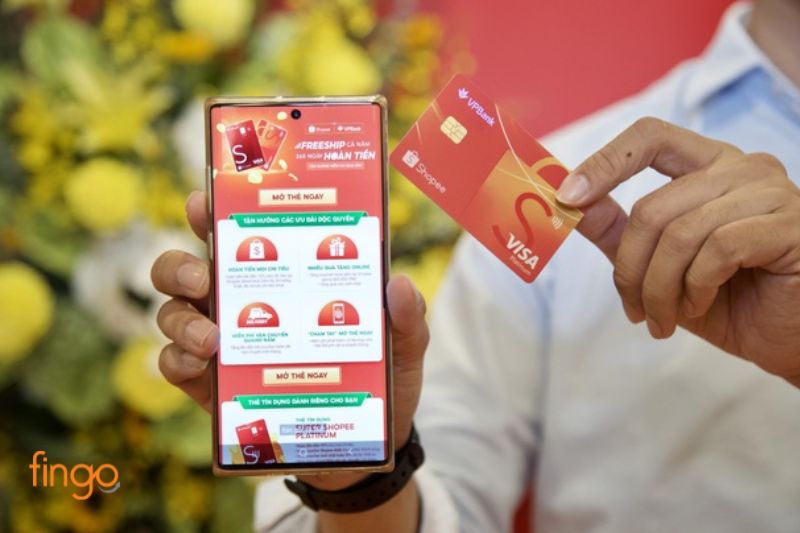 Mức phí chuyển đổi trả góp thẻ tín dụng VPBank hầu hết là 1% tổng giá trị giao dịch cho 1 tháng.