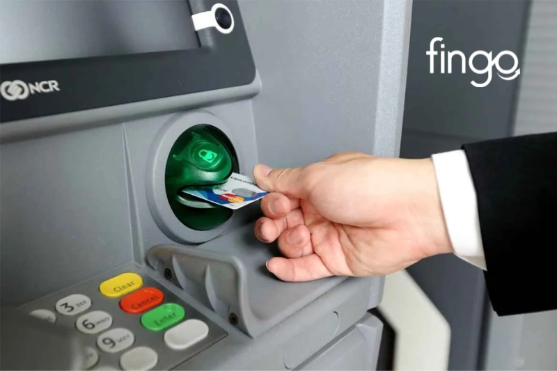 Cách kiểm tra số dư tài khoản Woori Bank qua cây ATM.
