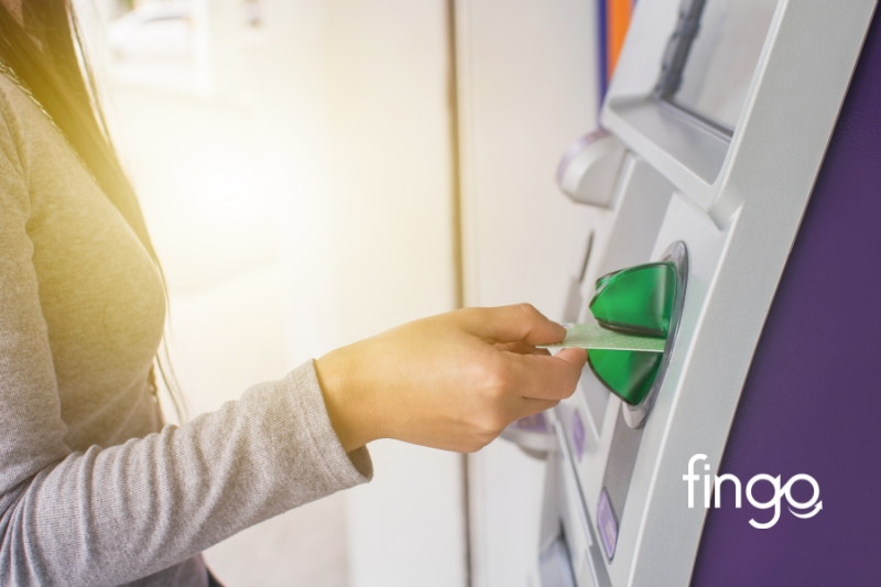Cách rút tiền thẻ Woori Bank tại trụ ATM 
