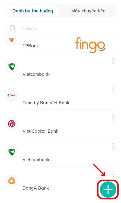 Chọn biểu tượng dấu cộng phía dưới để thêm danh bạ.