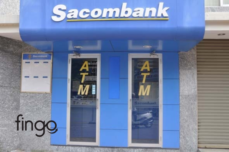 Kiểm tra số tài khoản Sacombank qua trụ ATM.