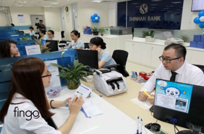 Kiểm tra số dư Shinhan Bank tại phòng giao dịch 