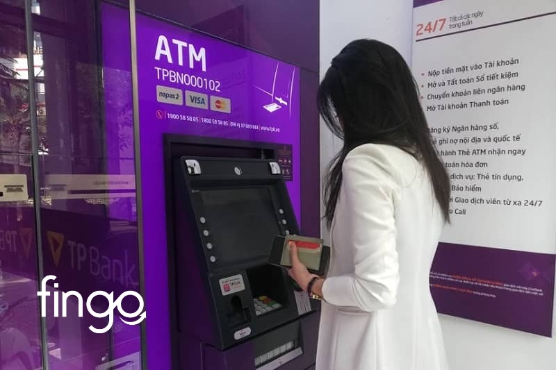 Rút tiền mặt thẻ tín dụng TPBank EVO tại ATM