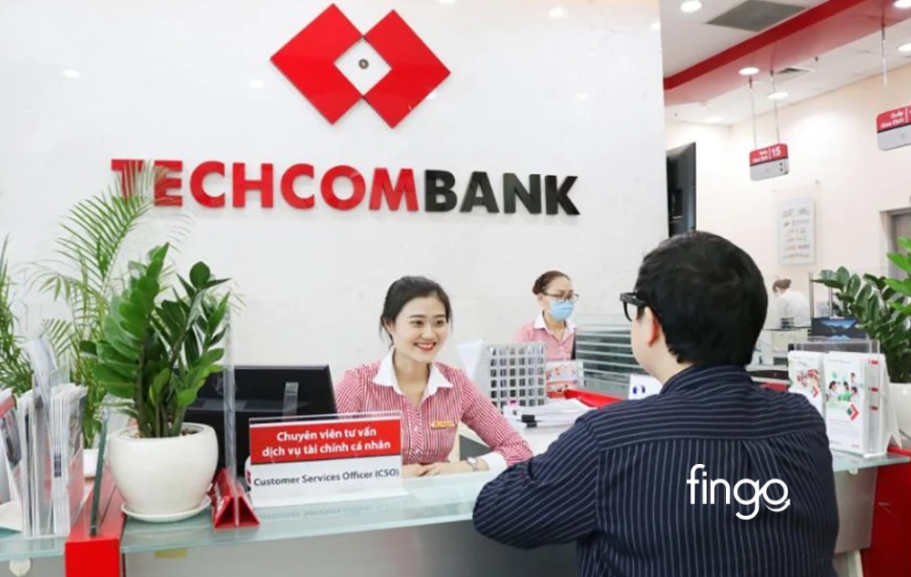 Đến trực tiếp quầy giao dịch Techcombank để mở khóa