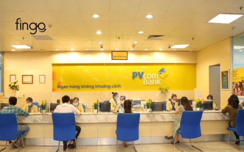 Mở thẻ tín dụng quốc tế PVcomBank Travel Platinum tại quầy giao dịch