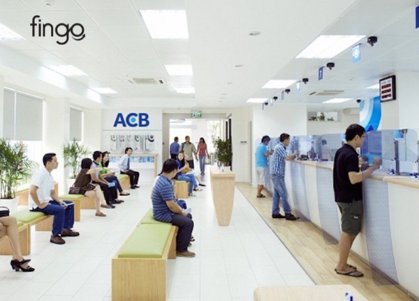 Tới quầy giao dịch ngân hàng ACB gần nhất