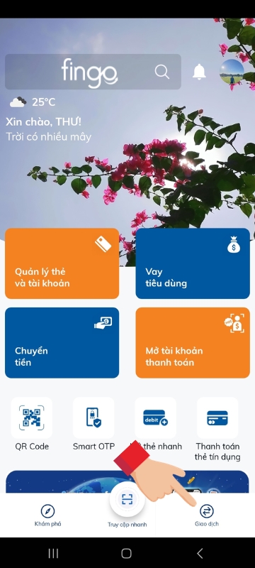 Vào ứng dụng Sacombank Pay > Chọn “Giao dịch”.