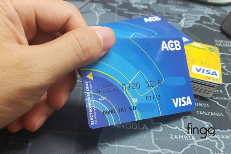 Phí chuyển đổi ngoại tệ thẻ Visa ngân hàng nào thấp nhất?