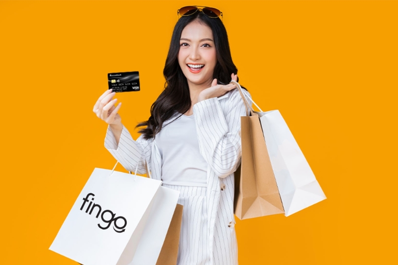 Thẻ Visa Platinum Sacombank với nhiều tiện ích.