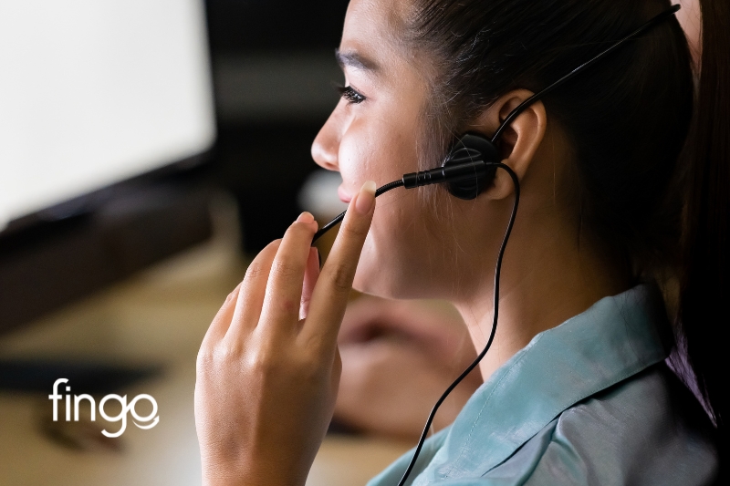 Gọi đến hotline UOB.