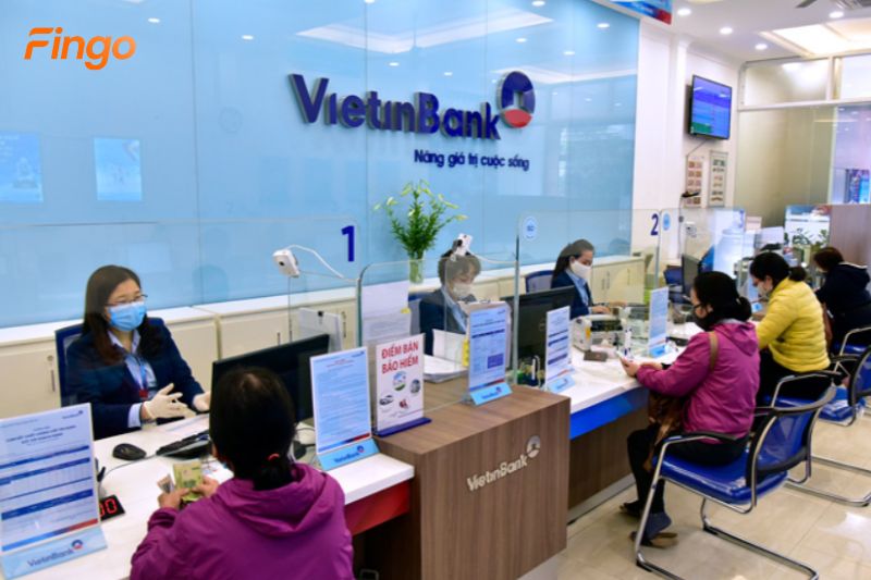 Đến quầy giao dịch để kiểm tra hạn mức thẻ tín dụng Vietinbank