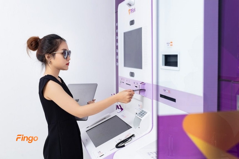Nhận thẻ TPBank tại LiveBank