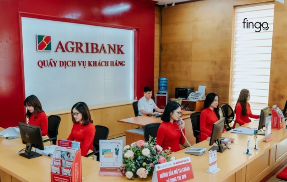 Đến trực tiếp quầy giao dịch Agribank để làm thẻ