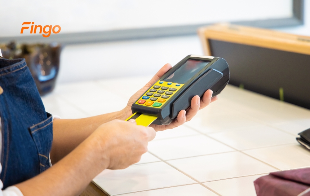 Kiểm tra thẻ ngân hàng bị khóa thông qua máy POS