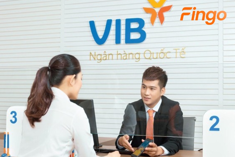 Thực hiện sang ngang thẻ tín dụng VIB tại quầy giao dịch
