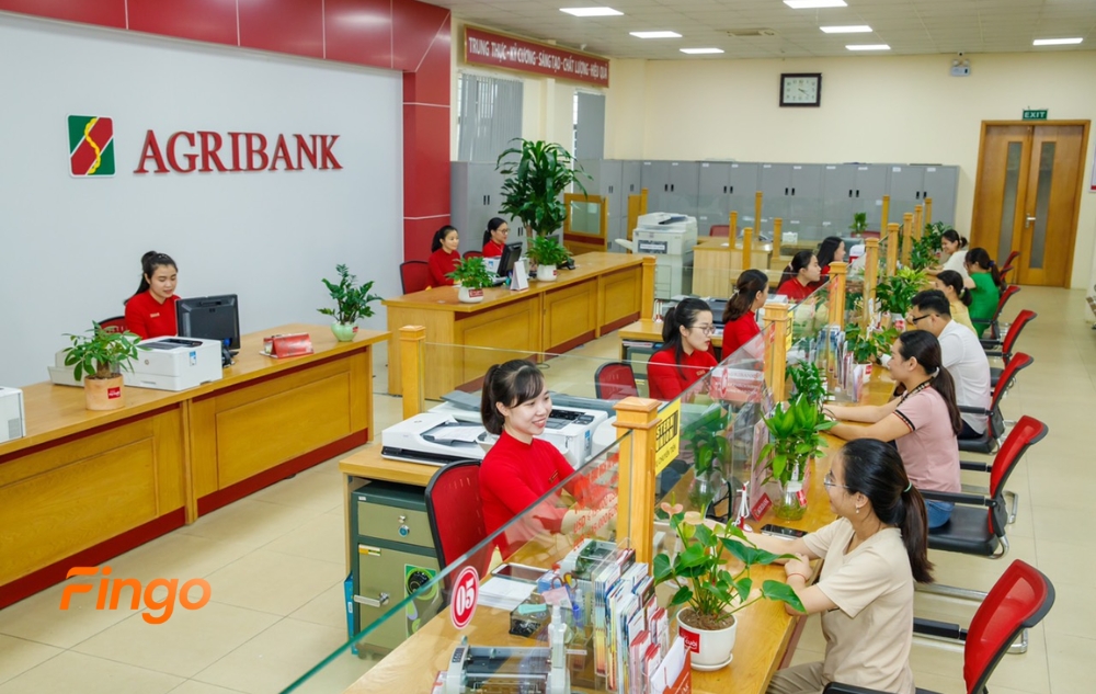 Tra cứu khoản vay Agribank tại quầy giao dịch