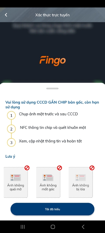Chụp ảnh mặt trước và sau căn cước công dân.