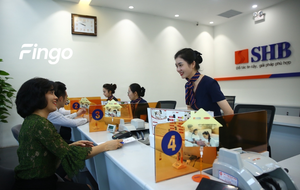 Đến trực tiếp quầy giao dịch SHB để thực hiện gia hạn