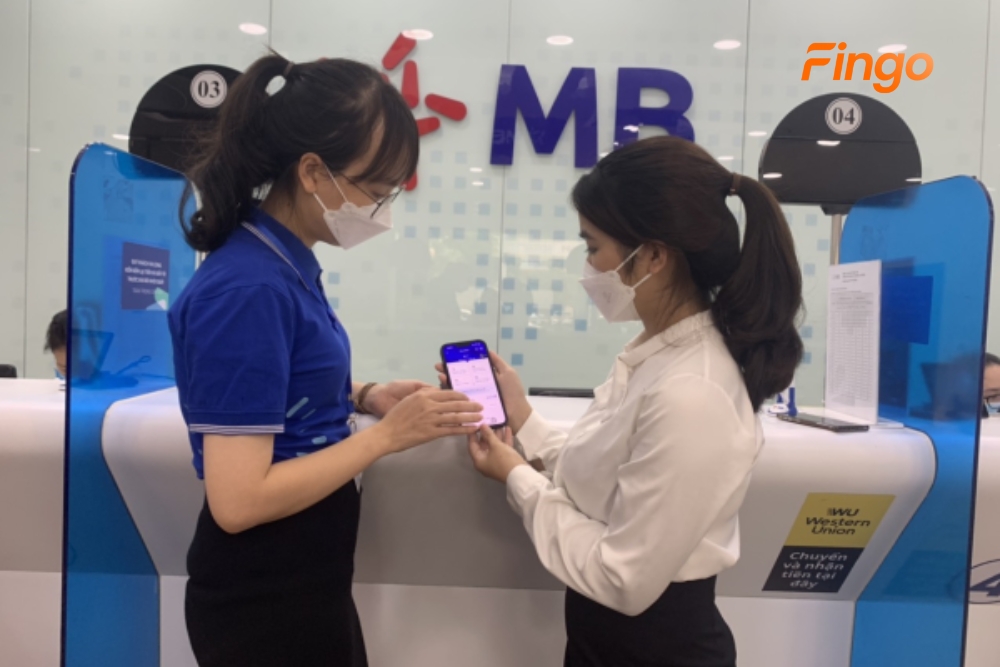Kích hoạt thẻ tín dụng MB Bank tại quầy giao dịch