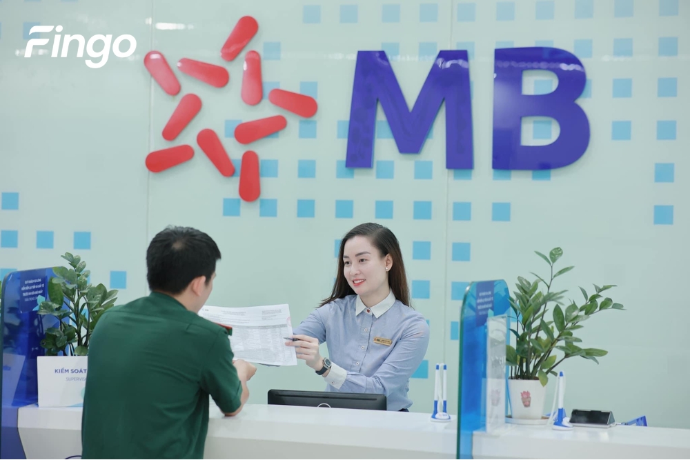 Kiểm tra hạn mức thẻ tín dụng MB Bank tại quầy giao dịch
