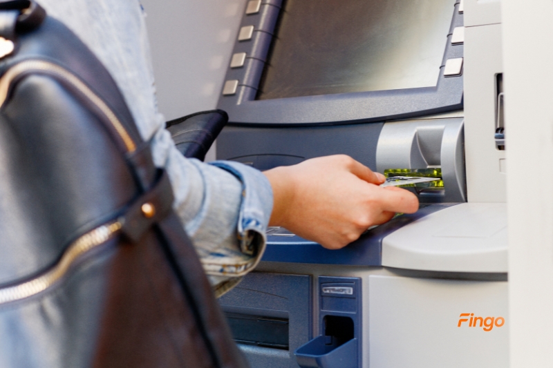 Nộp tiền qua ATM Vietcombank