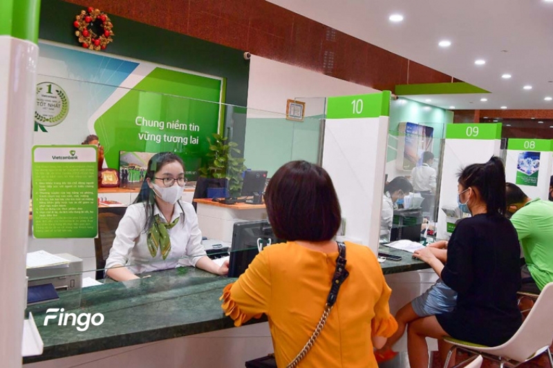 Chuyển tiền từ Vietcombank sang Agribank tại quầy giao dịch