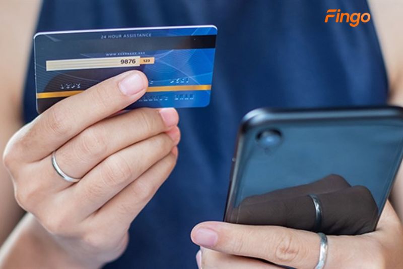 Xem mã CVV ở mặt sau của thẻ ATM