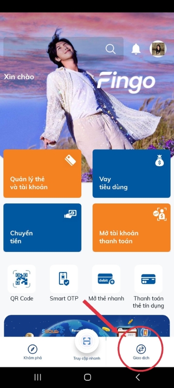 Chọn vào phần "Giao dịch" ở góc phải ứng dụng.