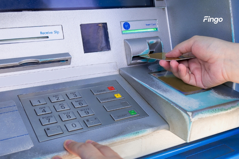 Chuyển tiền từ Vietcombank sang MB Bank tại ATM