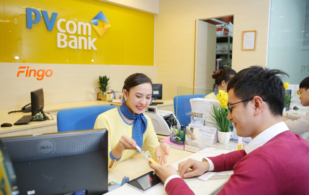 Thanh toán dư nợ thẻ tín dụng PVcomBank tại quầy giao dịch
